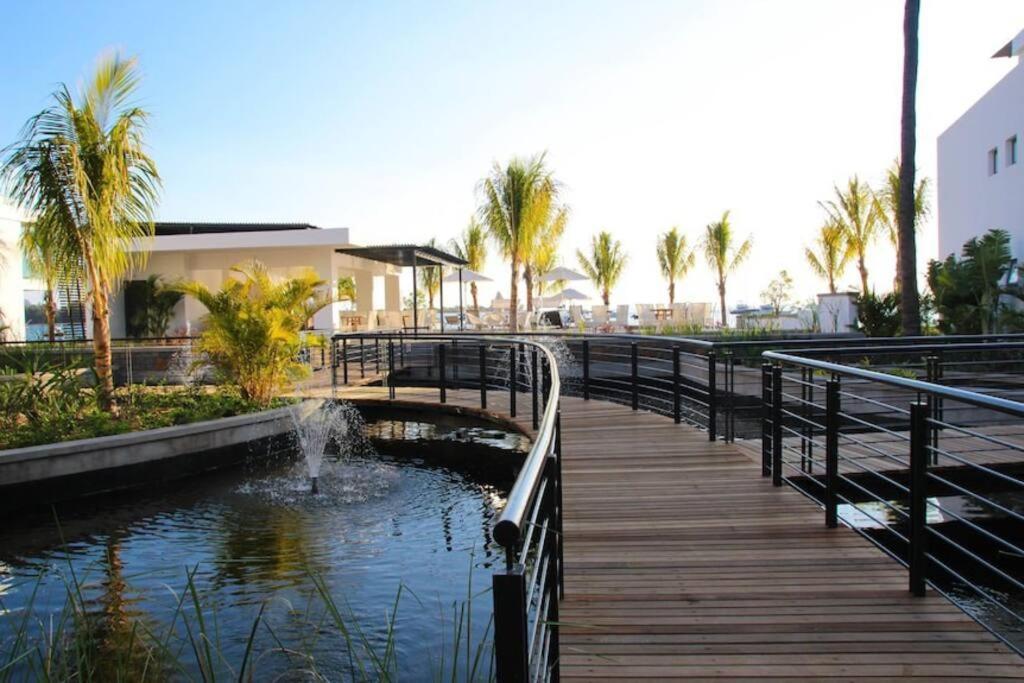 Latitude Luxury Seafront Suite Riviere Noire Exterior photo