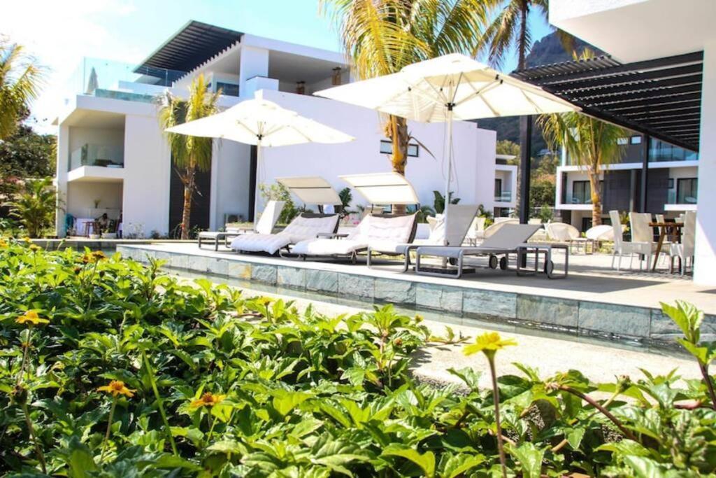 Latitude Luxury Seafront Suite Riviere Noire Exterior photo