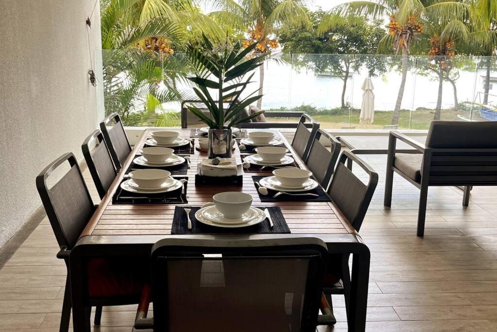 Latitude Luxury Seafront Suite Riviere Noire Exterior photo